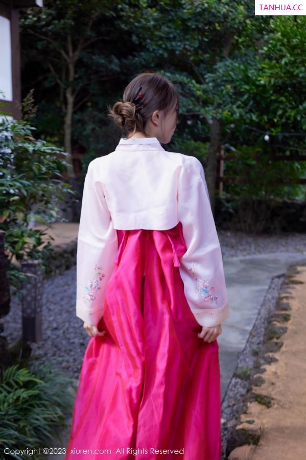 tina_甜仔  [XiuRen]高清写真图 2023.10.18 No.7522 tina_甜仔 济州岛旅拍第12张图片